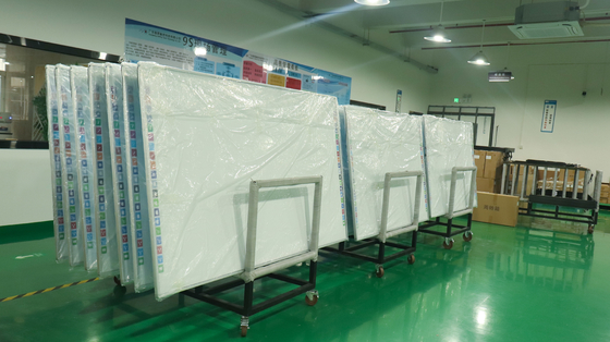 Interaktives 82-Zoll-Multi-Touch-Whiteboard mit Infrarot-Smart-Wandmontage